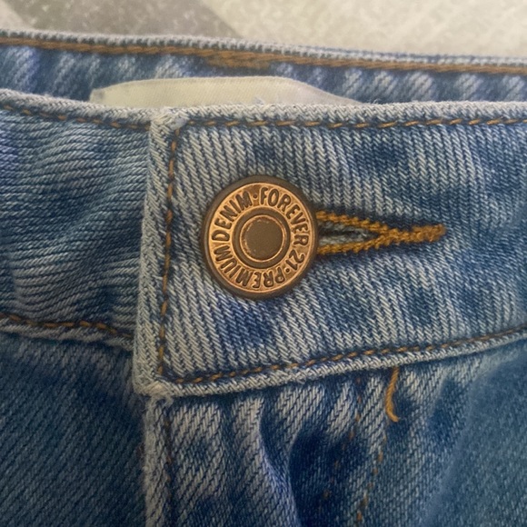 Shorts - Picture 3 of 6